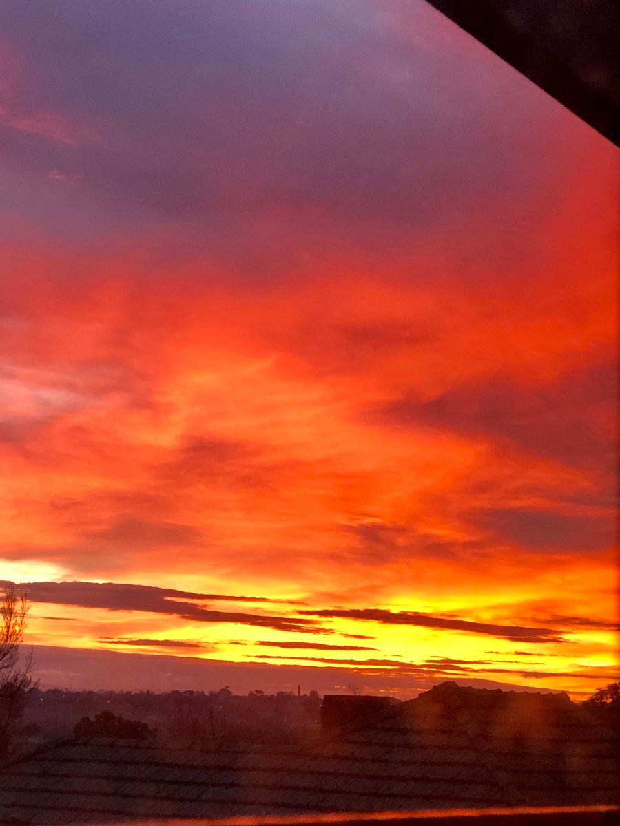 pauliec80859931's tweet image. A stunning sunrise.