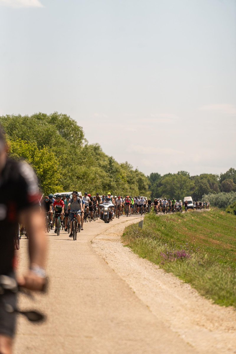 magyarpeterMP's tweet image. We had an amazing day. Together with hundreds of people, we cycled around Lake Tisza (65 km). Fantastic conversations, openness, and hospitality.
This is the Hungarian countryside. Thank you, thank you, thank you!
Tomorrow, we continue on motorcycles and scooters toward…