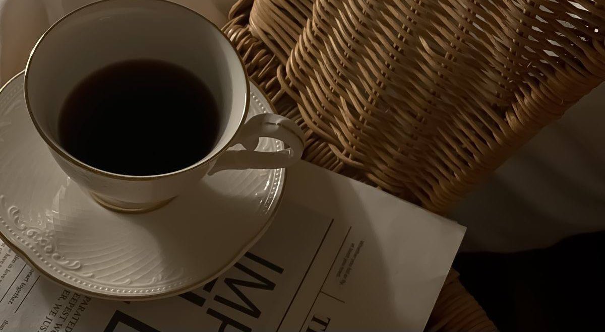 وفي منتصف الليل 
المتحدث العقل والمستمع الإنسان