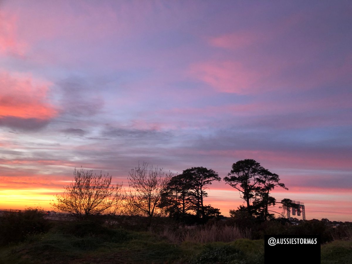aussiestorm65's tweet image. Sunrise - Monday 21st July 2025

#sunrise #StormHour #VicWeather #nofilter #Geelong #WINTER