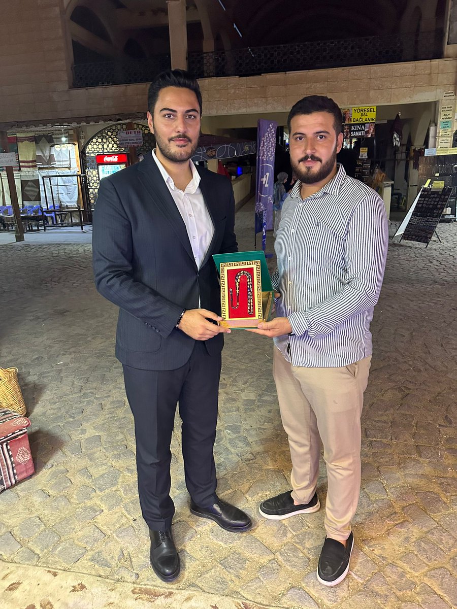 📍İl Yeni Seçmen Birim Başkanımız Sn.Abdulsamed Bulat 
Güneydoğu Anadolu Bölge Koordinatörümüz Sn.<a href="/mahir_ugur/">McBanned_Gıcıkqrens</a> Başkanımıza Hediyelerini Takdim Etti.

@batmanakgenclik <a href="/avyusufibis/">Yusuf İBİŞ</a> <a href="/MustafaSahin72/">Mustafa ŞAHİN</a> <a href="/av/">AV</a>.tolunaykutluay <a href="/yenisecmengm/">Yeni Seçmen</a> <a href="/akgenclikgm/">AK Gençlik</a>