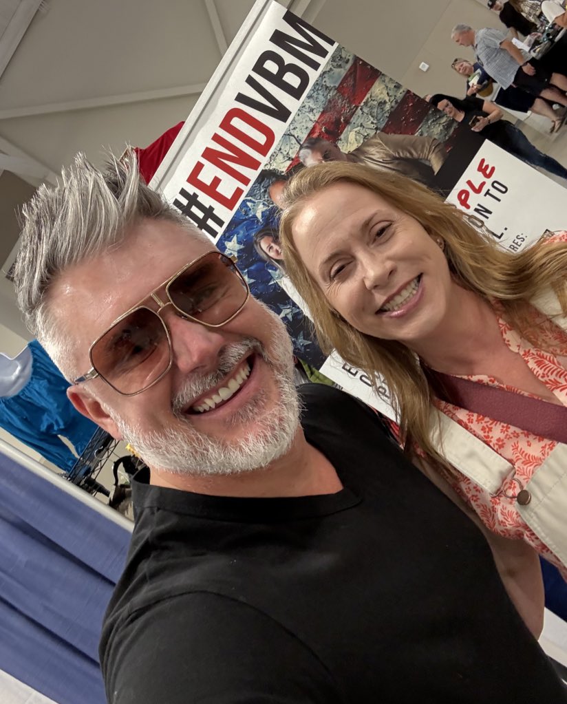 benedtl's tweet image. We are filling sheets at the Washington County Fair.
Thank you @KimRice28 for stepping up to ENDVBM in Oregon!
So many Oregon voters are awake.
We are energized and inspired!
🇺🇸