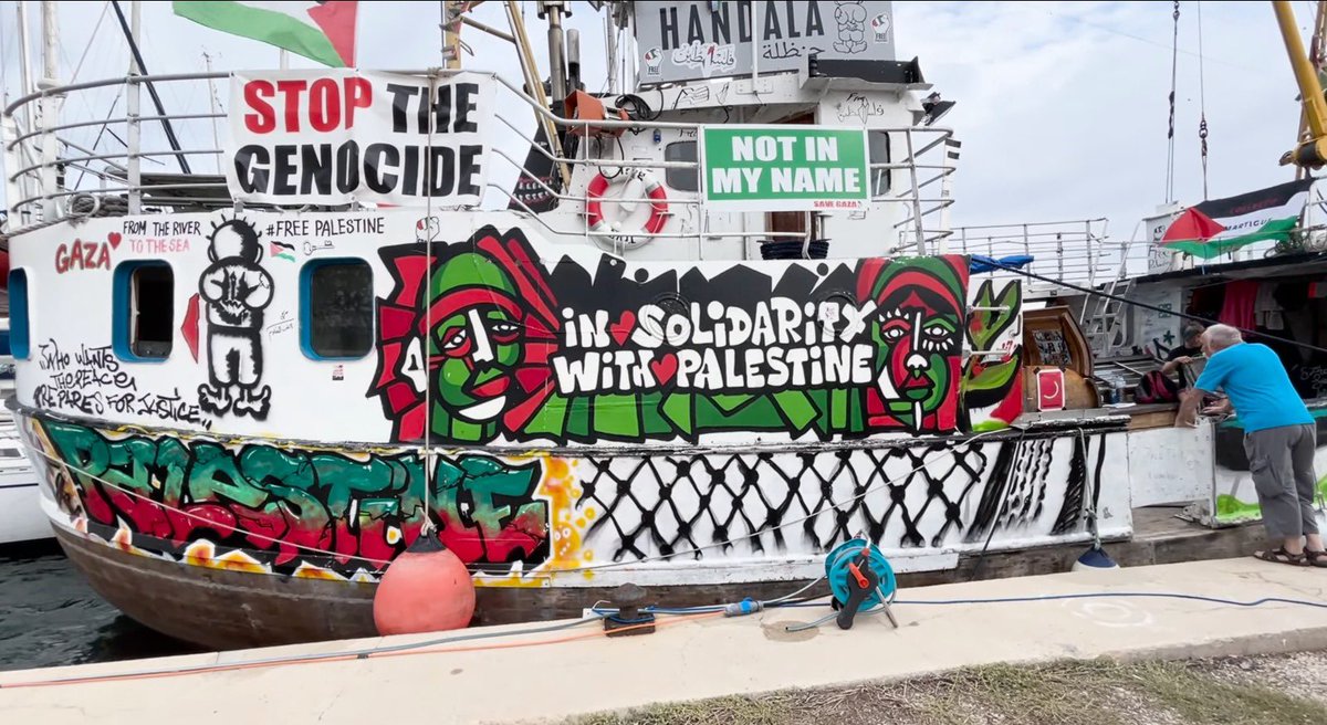 SpectateursFr's tweet image. 🚨🇫🇷🇵🇸 Des actes de sabotage ont été commis contre la flottille #Handala avant son départ ! Des cordes étaient enroulées autour de l'hélice et un réservoir d'eau potable a été remplacé par de l'acide.
👉 Source de la députée @emma_frr au Parlement européen et membre de la…