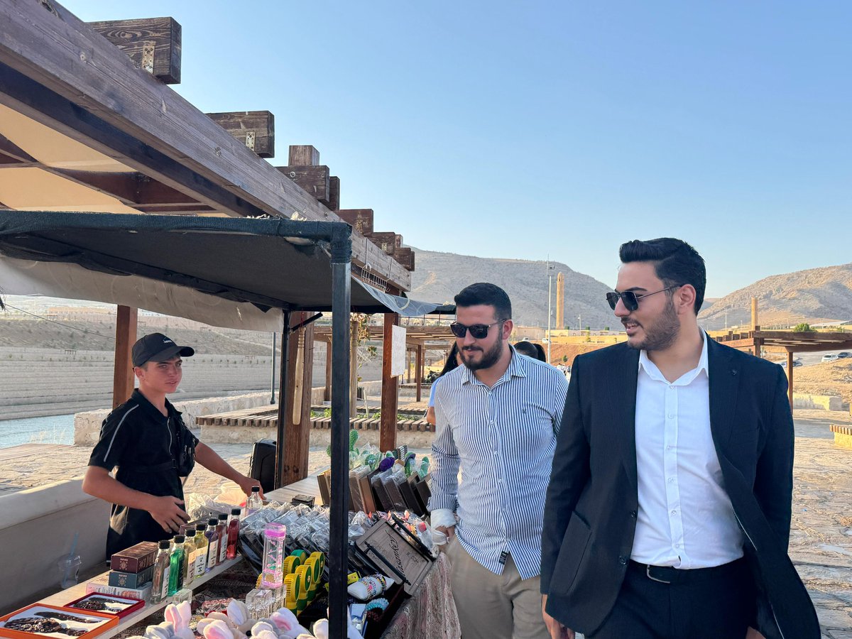 📍 Hasankeyf 
Doğunun İncisi Hasankeyf'teki Esnaflarımızı Ziyaret Ettik 
Terörsüz Türkiye'nin Mimarı Cumhurbaşkanımız Sn.@rterdogan Selamlarını İllettik.

<a href="/mahir_ugur/">McBanned_Gıcıkqrens</a> @akgenclikgm <a href="/avyusufibis/">Yusuf İBİŞ</a> 
@72mustafasahin <a href="/av/">AV</a>.tolunaykutluay @batmanakgenclik <a href="/yenisecmengm/">Yeni Seçmen</a>