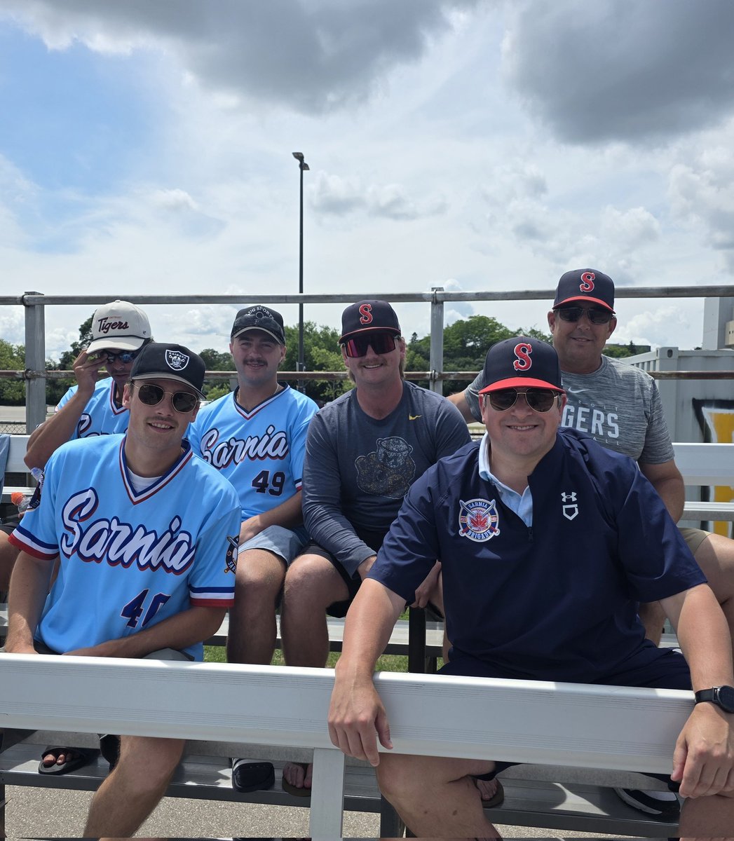 Some of the men's squad are in the crowd this afternoon supporting the 22U Brigade! ⚔️