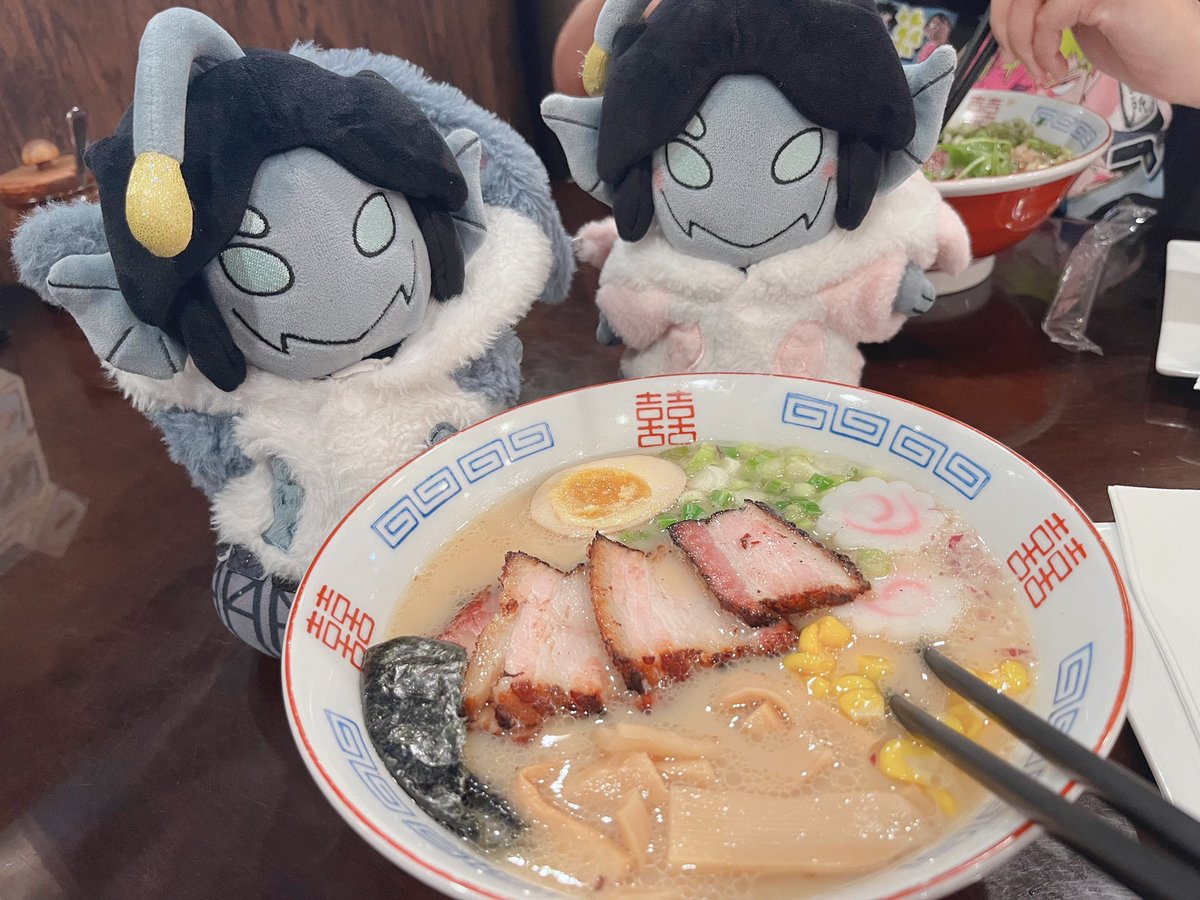 sebbynui's tweet image. post-con meal :-)