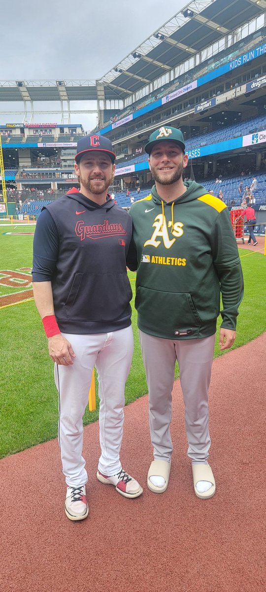 PatrickThePi's tweet image. 2 former BYU Cougars met up after the game in Cleveland. Justin Sterner & Daniel Schneemann. @BYUBaseball.