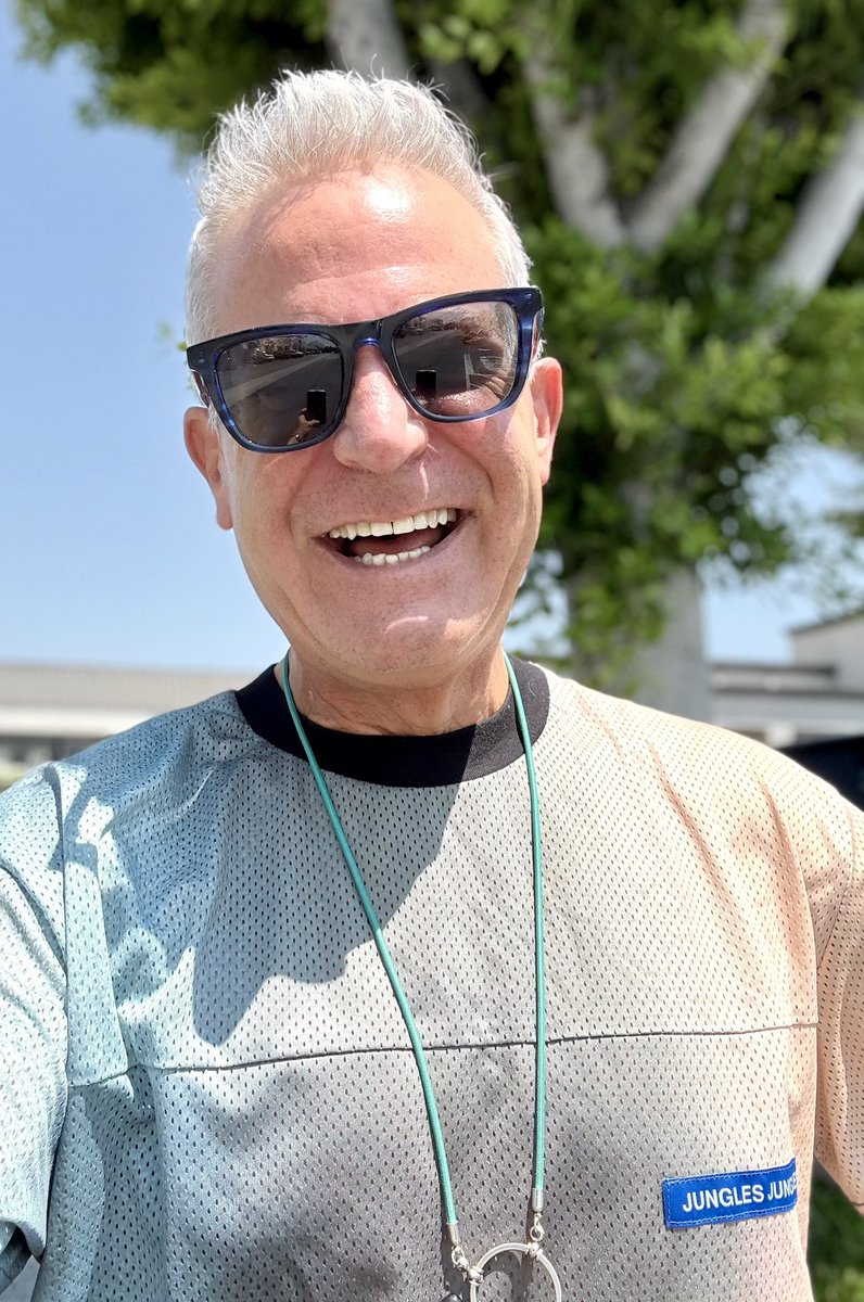 JoeHollywoodLA's tweet image. Good afternoon from a beautiful 84ยฐ sunny LA day! ๐๐
First of, what I am sure will be, many trips to Goodwill before the move ๐๐๐ฆ ๐ค
Needed a break from all my decisions to be made about what to sell, so a little ride in the car was perfect!
Hope your day is perfect too ๐คฉ