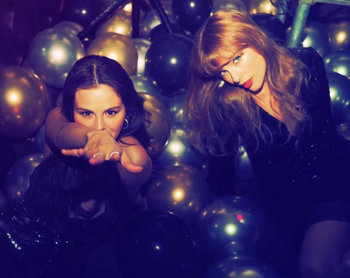 taylenalovbot's tweet image. .         the first pic                   x            them now