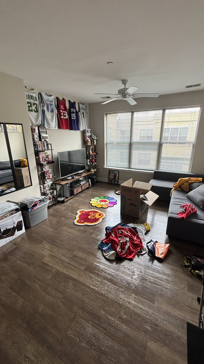 wannabereece's tweet photo. month in update . no more air mattress, no more baby tv and the kill bill poster is no longer alone🙏🏾it’s all coming together fellas https://t.co/bpYrqffEXw