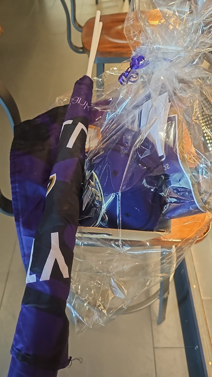 DrLuBuFu's tweet image. Baltimore #SFB15 was amazing!
Super fun environment, great food and drinks, (and winning 2 tickets to a Ravens game was so sweet!)
Huge thanks to @NotSoSlimShadle for organizing so many amazing things
My first live draft ever and I was floored