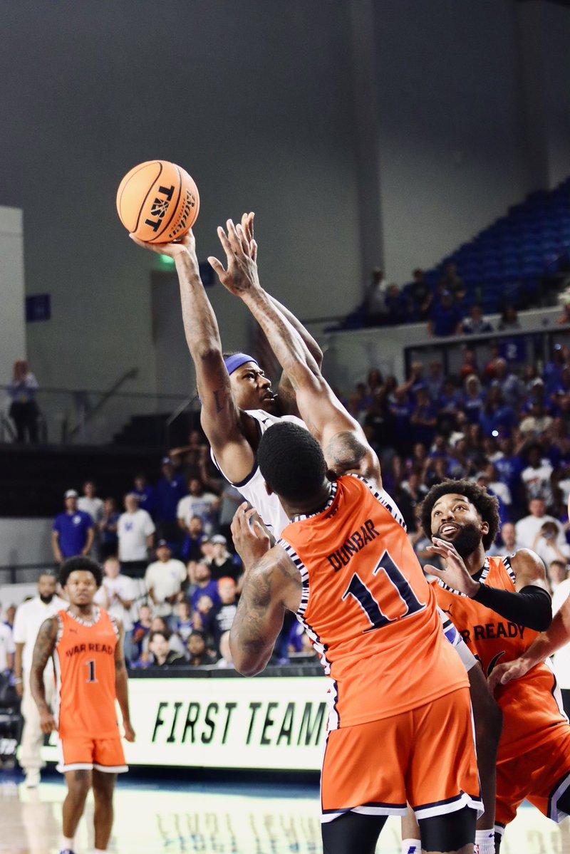 acrphoto's tweet image. My view of Archie’s shot to send .@LaFamiliaTBT to the TBT Round of Sixteen. 🥶