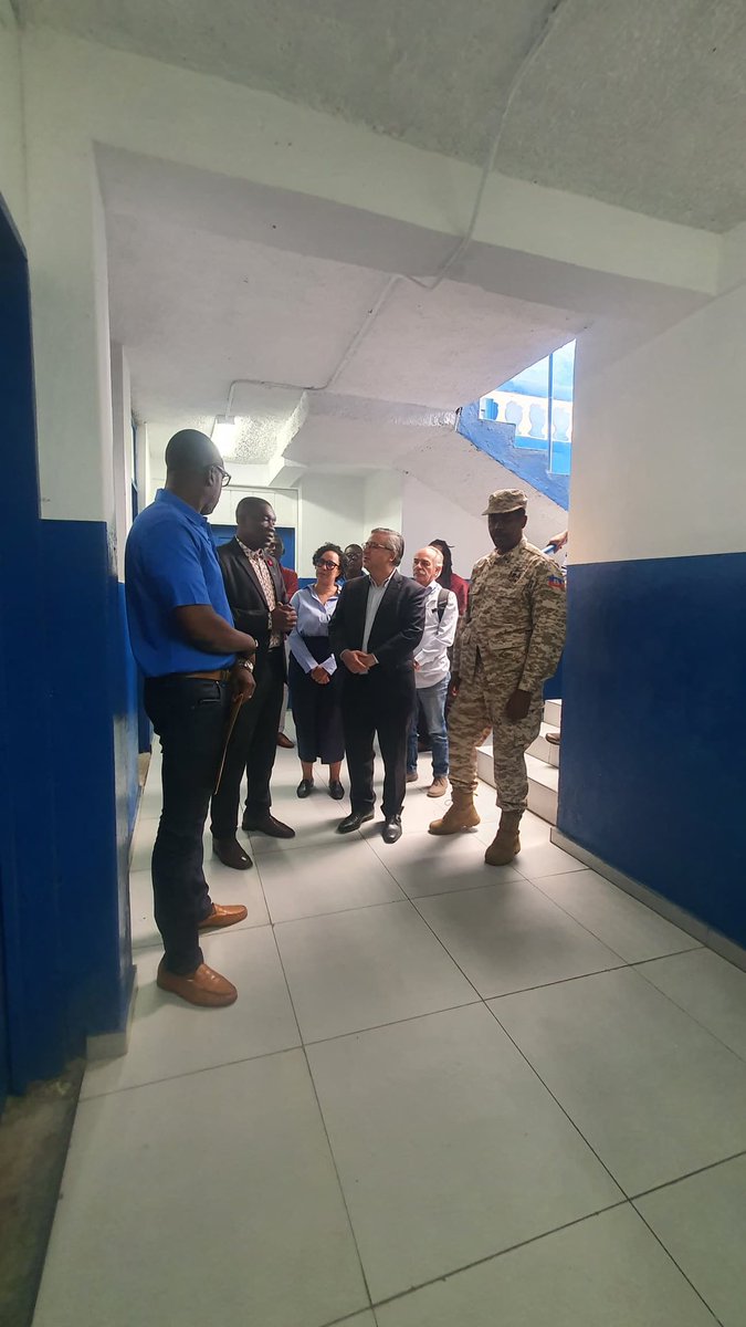 CristoDupouy's tweet image. L’@OEAHaiti continue à épauler la @PNHaiti dans des moments cruciaux pour la sécurité de la nation avec l’inauguration de postes de police réaménagés dans des zones stratégiques.
Un grand merci pour l’appui indéfectible du @GAC_Corporate Canada et aux équipes de l’OEA et la PADF…
