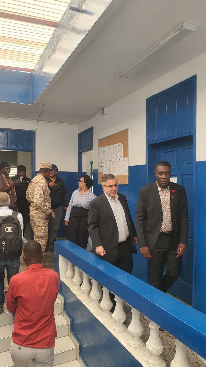 CristoDupouy's tweet image. L’@OEAHaiti continue à épauler la @PNHaiti dans des moments cruciaux pour la sécurité de la nation avec l’inauguration de postes de police réaménagés dans des zones stratégiques.
Un grand merci pour l’appui indéfectible du @GAC_Corporate Canada et aux équipes de l’OEA et la PADF…