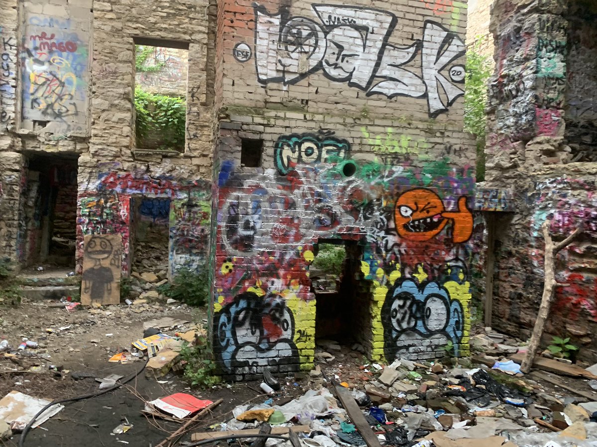 JEBtheWIGGER's tweet image. Urban Castle