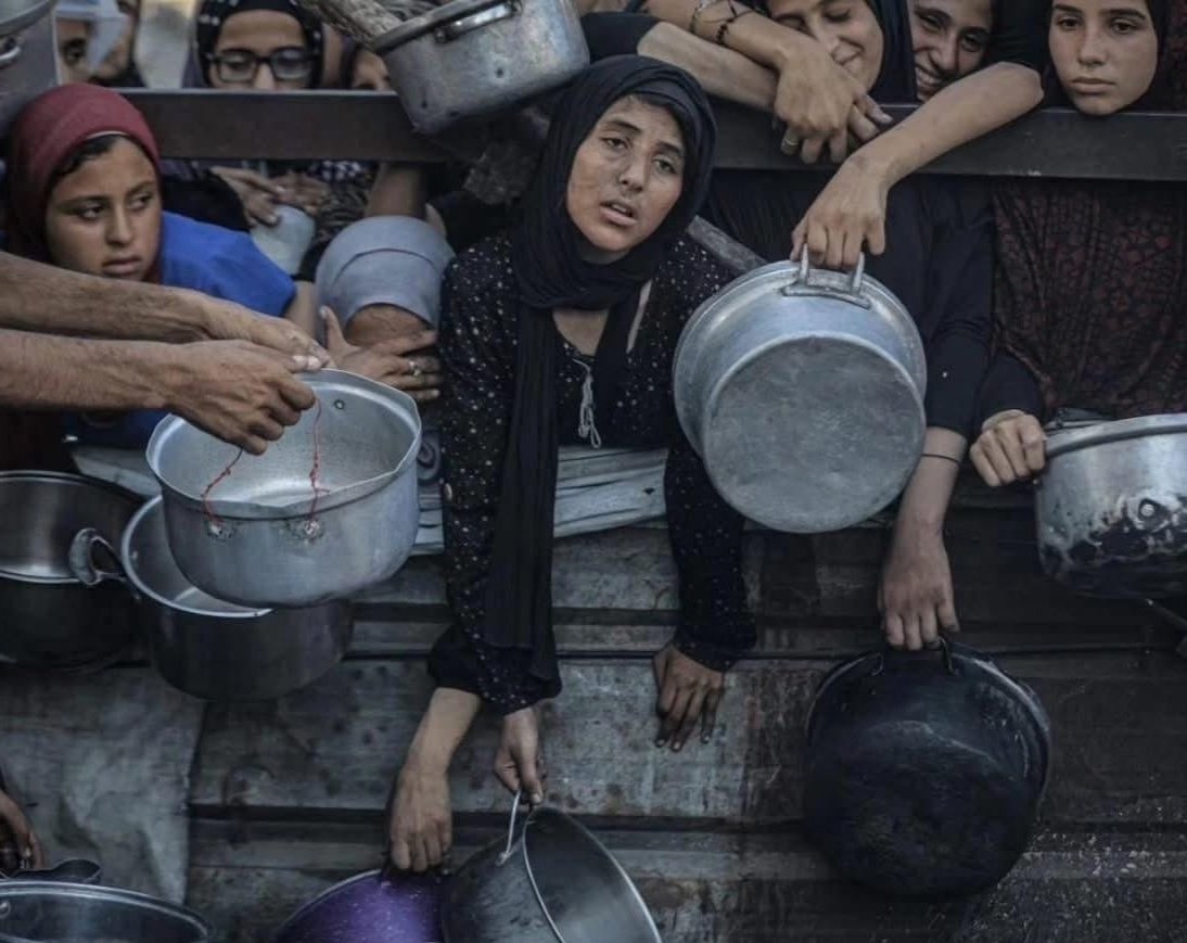 basij_maghsoudi's tweet photo. در جهانی زندگی می‌کنیم که درد و رنج انسانها برای بسیاری بی‌اهمیت است و گرسنگی و تشنگی بشر برای این خفتگان پست هیچ ارزشی ندارد.

سازمان‌های بین‌المللی؟ یک مشت دروغ پوشالی
تمدن غرب؟ وحشی‌گر متمدن‌نما

سال‌هاست که در کنار این مردم مظلوم ایستاده‌ایم، اما گویی جهان کر و کور است.🇵🇸❤️‍🩹🇮🇷 https://t.co/8Ao7Mm7DCx