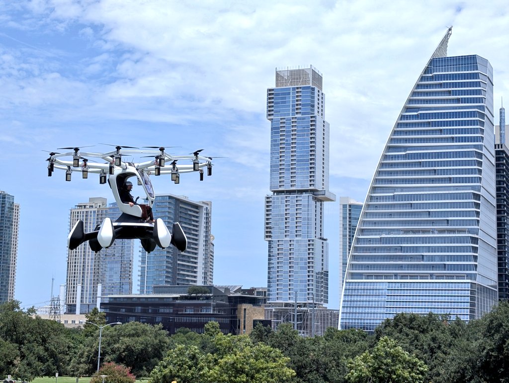 Flying the HEXA evTOL <a href="/LIFTAircraft/">LIFT Aircraft Inc.</a> was an absolute blast! 

Super intuitive controls and a fun experience. Glad to be one of the first in Austin