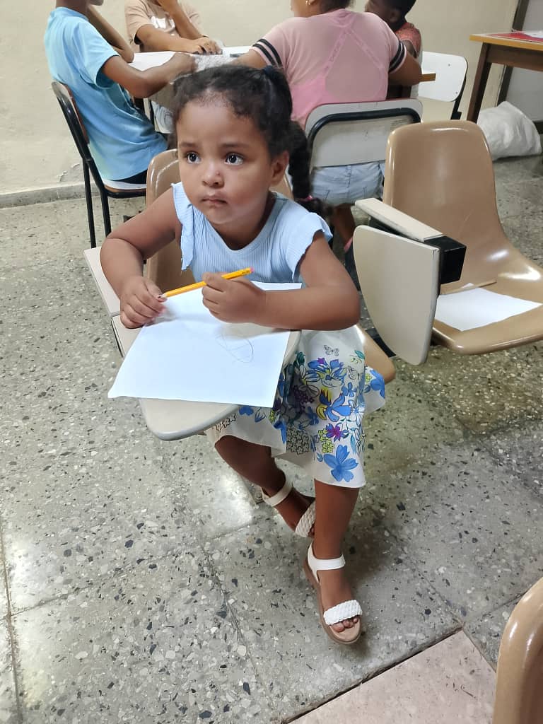 Con la imagen de esta investigadora felicito a todos los niños con el compromiso de trabajar incansable por dejarles un mundo mejor. <a href="/AlbertoLopezcu/">Alberto López Díaz</a> <a href="/minalcuba/">Ministerio de la Industria Alimentaria de Cuba</a> <a href="/OrlandoBorrero7/">Orlando Borrero Elías</a>
