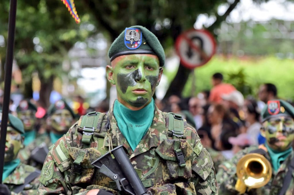 Ejercito_Div6's tweet image. Le cumplimos a nuestro pueblo Colombiano.
Gracias pueblo Caqueteño por acompañarnos en el Desfile Militar y Policial.
Imágenes de nuestra presentación en Florencia #Caquetá.
#EnModoPatrio 🇨🇴