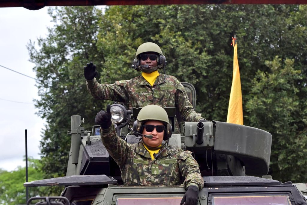Ejercito_Div6's tweet image. Le cumplimos a nuestro pueblo Colombiano.
Gracias pueblo Caqueteño por acompañarnos en el Desfile Militar y Policial.
Imágenes de nuestra presentación en Florencia #Caquetá.
#EnModoPatrio 🇨🇴