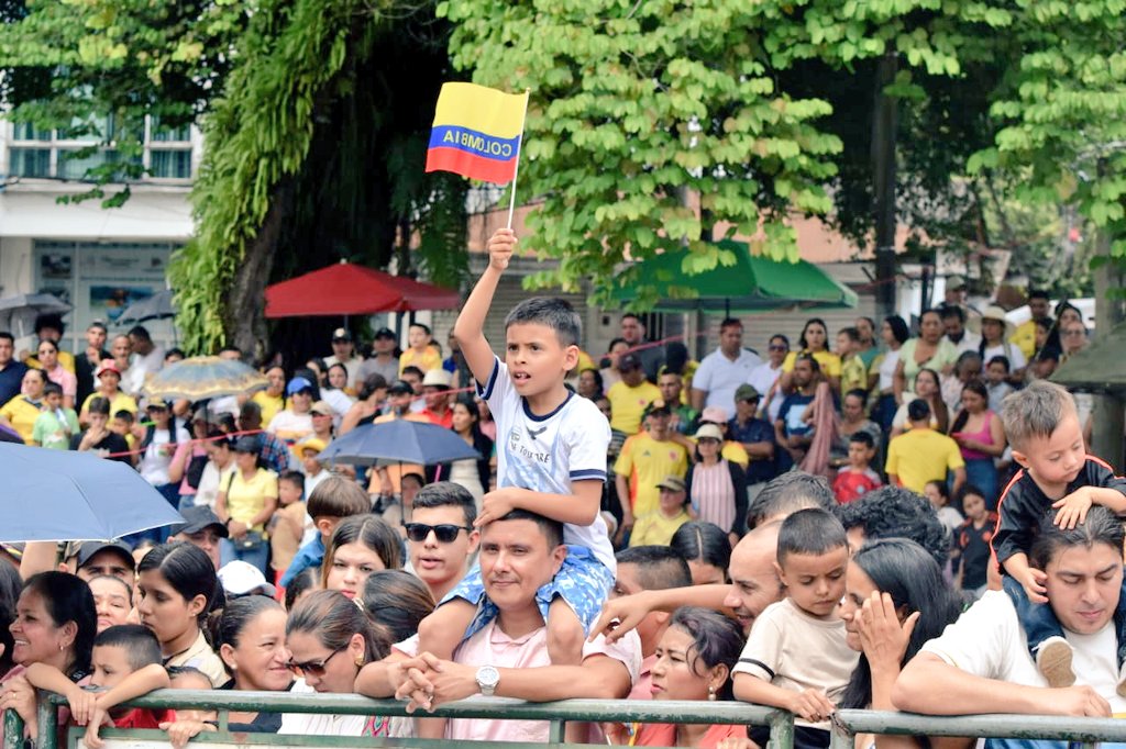 Ejercito_Div6's tweet image. Le cumplimos a nuestro pueblo Colombiano.
Gracias pueblo Caqueteño por acompañarnos en el Desfile Militar y Policial.
Imágenes de nuestra presentación en Florencia #Caquetá.
#EnModoPatrio 🇨🇴