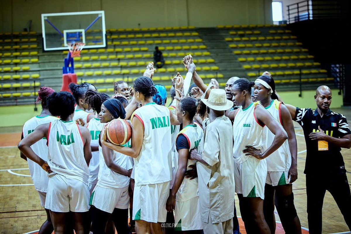 BERTHEDjack17's tweet photo. 🏀 Match amical

Les Aigles Dames frappent fort !

🇲🇱 Mali 70–52 🇨🇮 Côte d’Ivoire

Une victoire nette pour les Aigles 🦅 Dames en préparation à Abidjan.
Le message est clair : le Mali vise le titre 🏆

#AfroBasket2025 #AfroBasketWomen #TeamMali #GoMaliGo #Aiglonnes #FMBB #CIVMLI https://t.co/Q8mpbalRtt