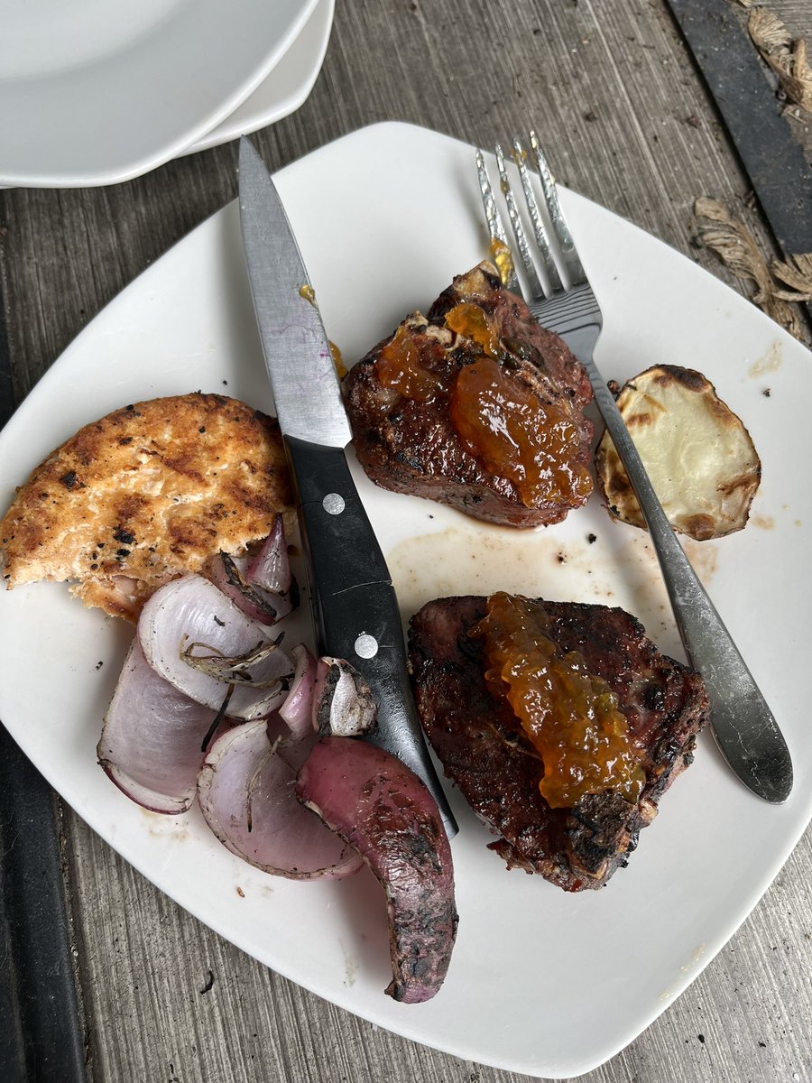 ErnestBoehm's tweet image. Was ok with Bbq , sweet plummy jammy note, simple strong tannins , worth a watch the 20 I paid not a penny more. Does well with Lamb ,sure it would go with a steak. 88 /100 better than their Pinot.
@OldWhit04471679 @IAmMicMars @Porkchop_EXP @PaulPortesi @MatiosTV @lilchiva