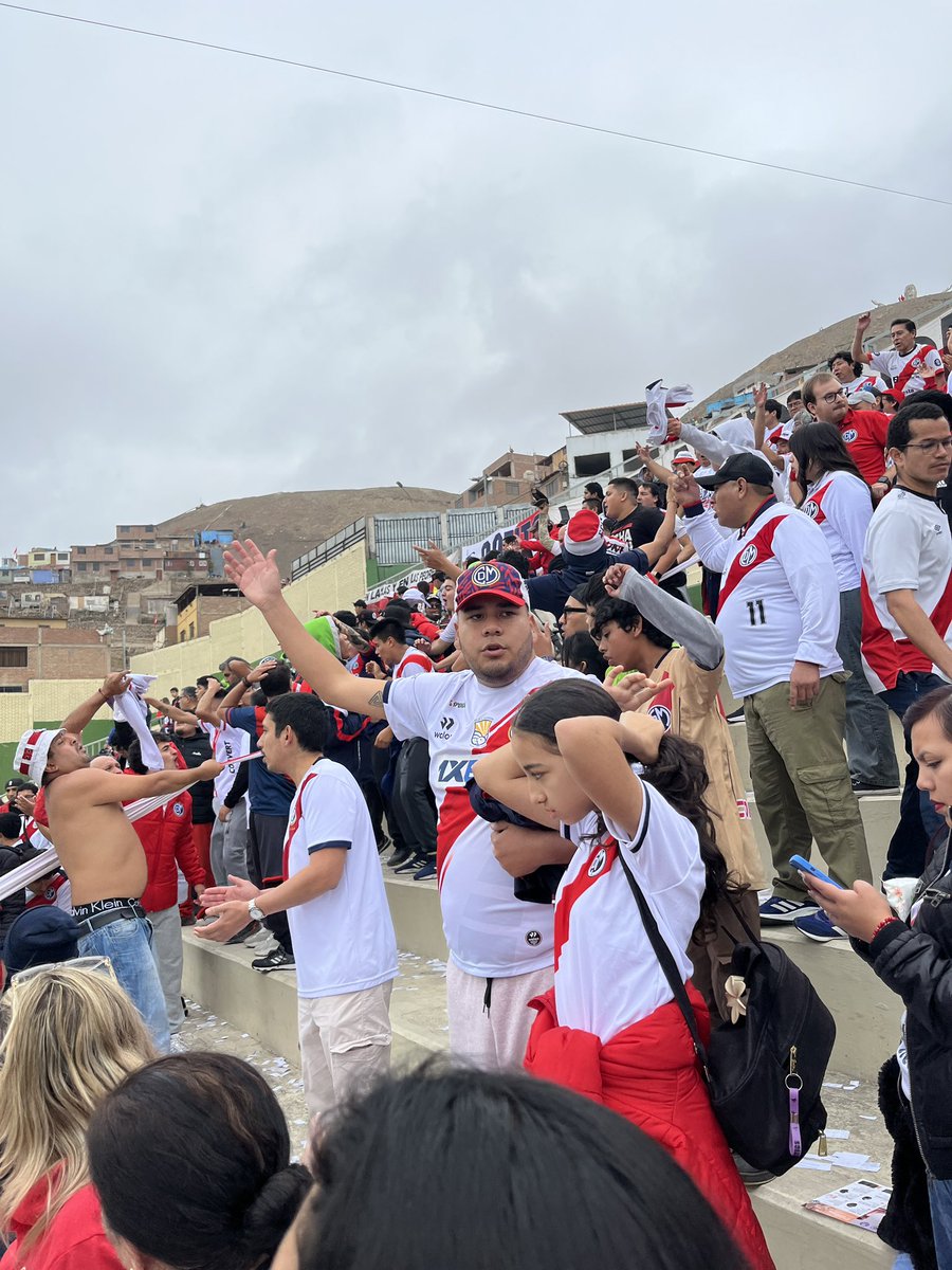Miguel Llanos (@echa__muni) on Twitter photo Final del partido en Chorrillos:
Universitario menores 3-0 <a href="/CCDMunicipal/">Club Centro Deportivo Municipal</a>. Partido muy malo por parte de ambos equipos, hemos acumulado 8 partidos sin poder ganar y se nos acabaron las posibilidades de clasificar. Lo mejor la fiel hinchada. #EchaMuni Final del partido en Chorrillos:
Universitario menores 3-0 <a href="/CCDMunicipal/">Club Centro Deportivo Municipal</a>. Partido muy malo por parte de ambos equipos, hemos acumulado 8 partidos sin poder ganar y se nos acabaron las posibilidades de clasificar. Lo mejor la fiel hinchada. #EchaMuni