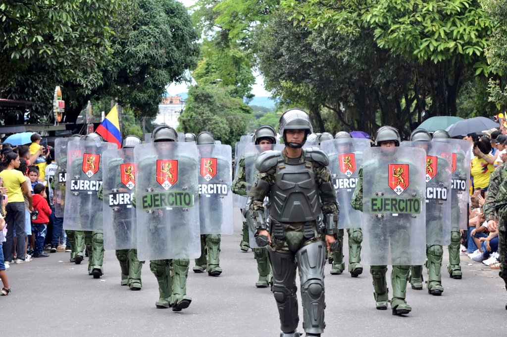 Ejercito_Div6's tweet image. En Florencia #Caquetá, con el corazón henchido de orgullo, nuestros soldados marcharon ante el pueblo Caqueteño, conmemorando 215 años del Grito de Independencia.
#EnModoPatrio 🇨🇴