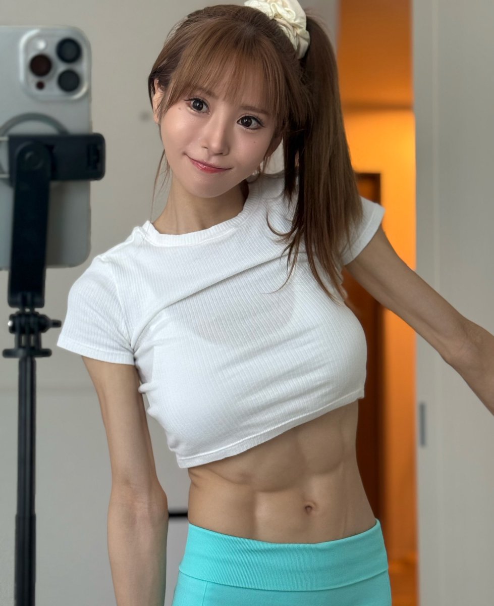 腹筋バキバキお姉さんと朝トレしたい？