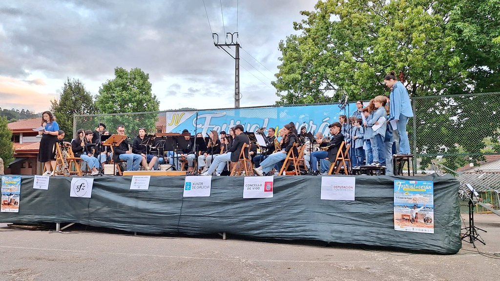 bngvigo's tweet photo. A nosa concelleira Ana Martínez e mais o deputado Brais Rúanova asistiron esta tarde ao 'Ritmos da Terra', dentro do IV Festival de Verán de #Bembrive. https://t.co/uwalkTBha1