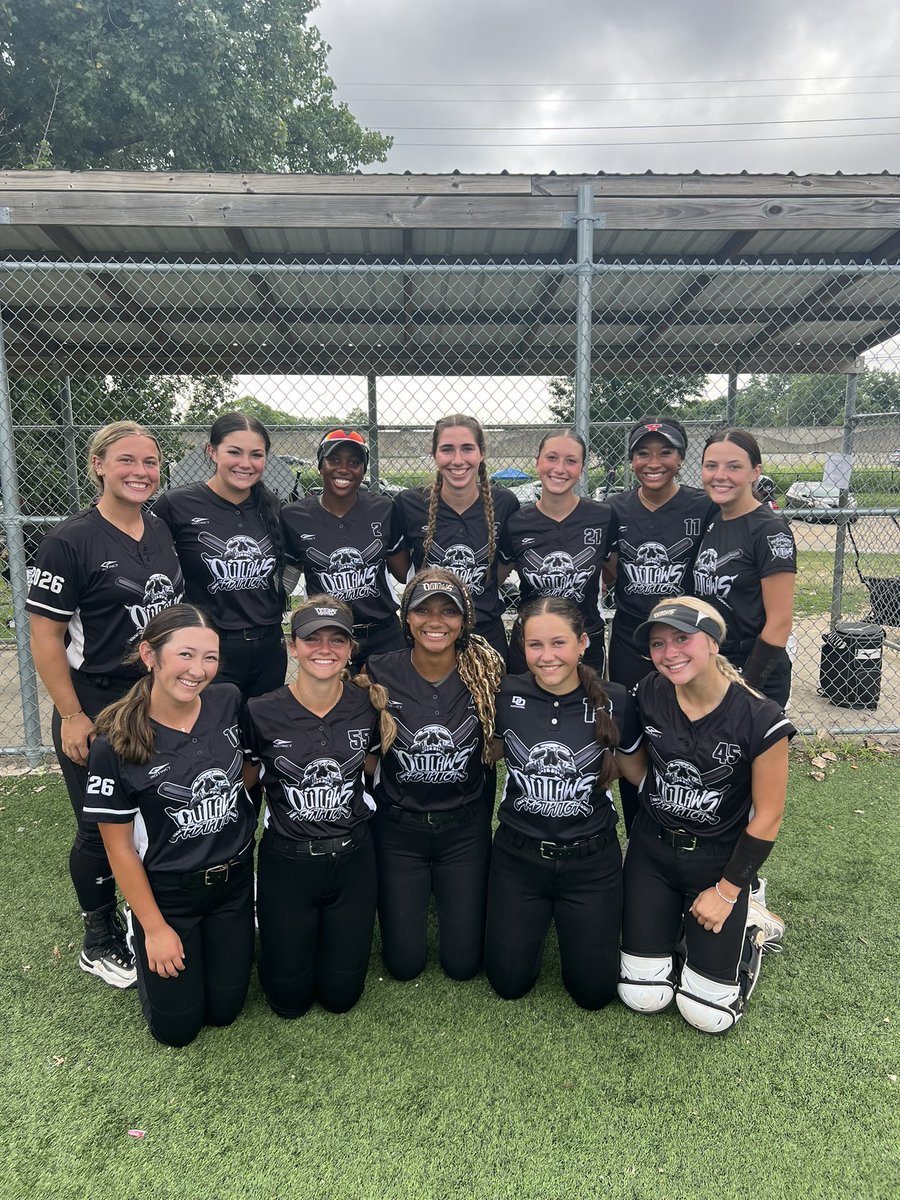 VoganOhio's tweet image. Another weekend another championship. What a way to finish our summer and with some extra cash! Outlaws stand UNITED. ☠️🖤🥎💵💰@OutlawsWilliams