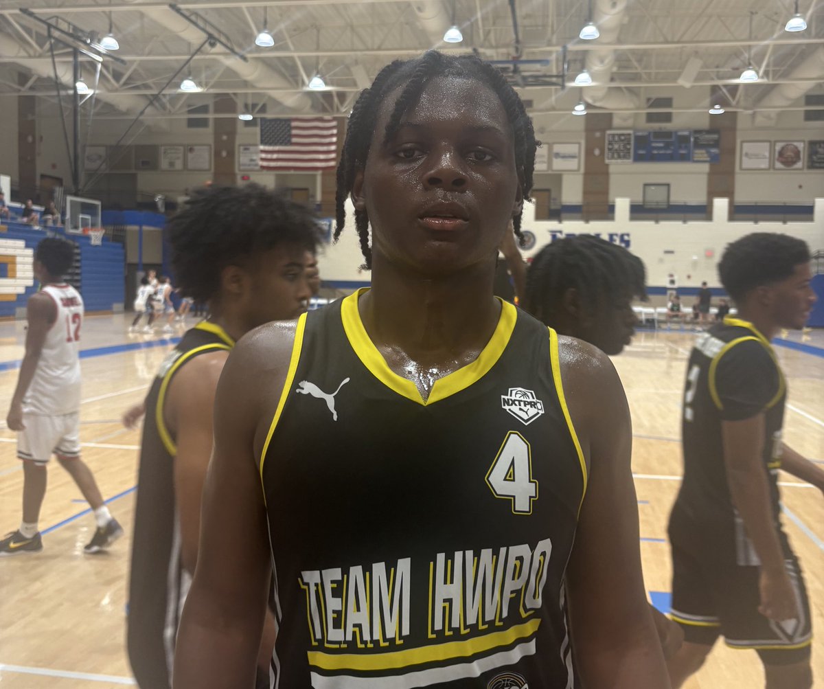 HPWO Hoops
c/o 2027 Domonique Bembery 

Domonique is an effective scorer that uses his size to score in all areas. He is effective at attacking and putting pressure on the defense in transition.