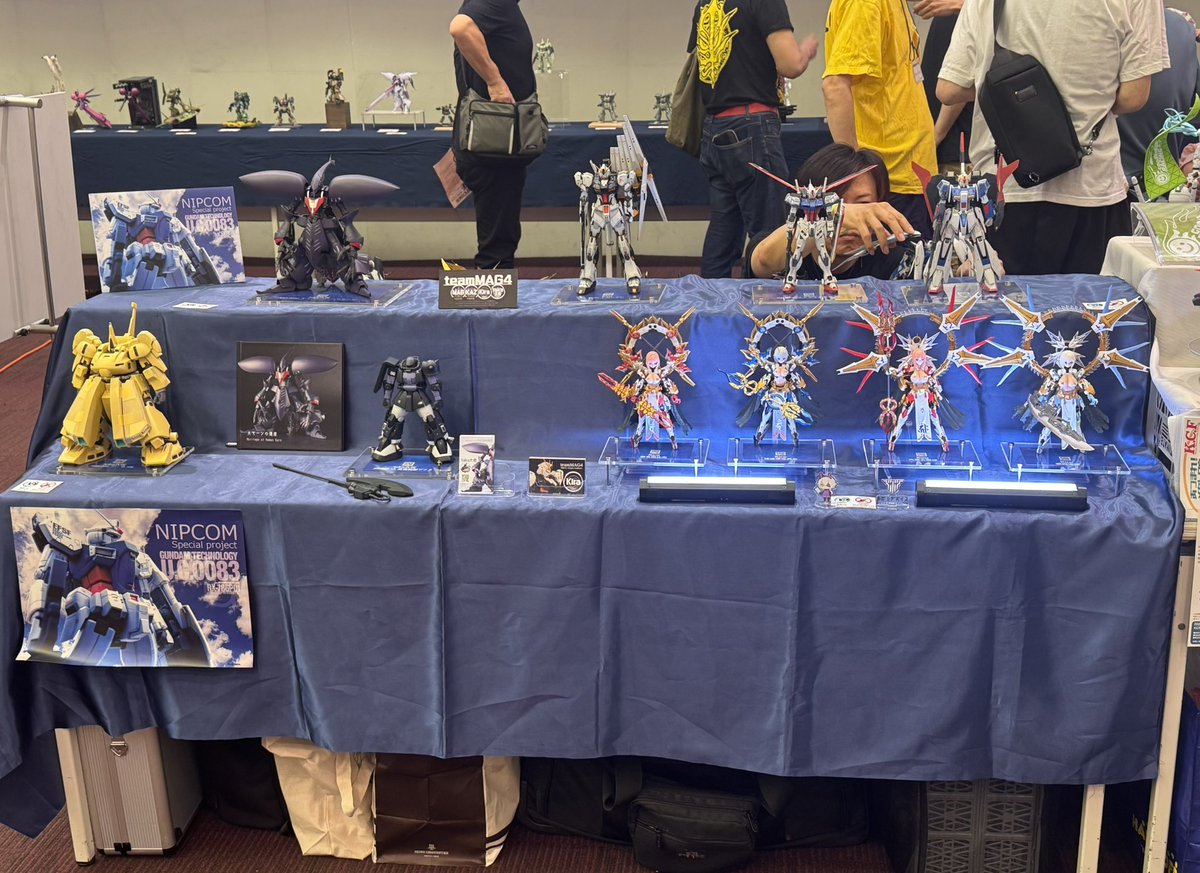Kira_LEGEND's tweet image. ニプコム、運営の方、出展、見学の方お疲れ様でした♪
設営完了のツイート遅くて💦
楽しい時間はほんと速いです
終わり際でしたがオトカワさんに作品見てもらえたの嬉しかったなぁ♪
何皆勤だか覚えてませんが来年も必ず参加します♪

#NIPCOM  
#teamMAG4