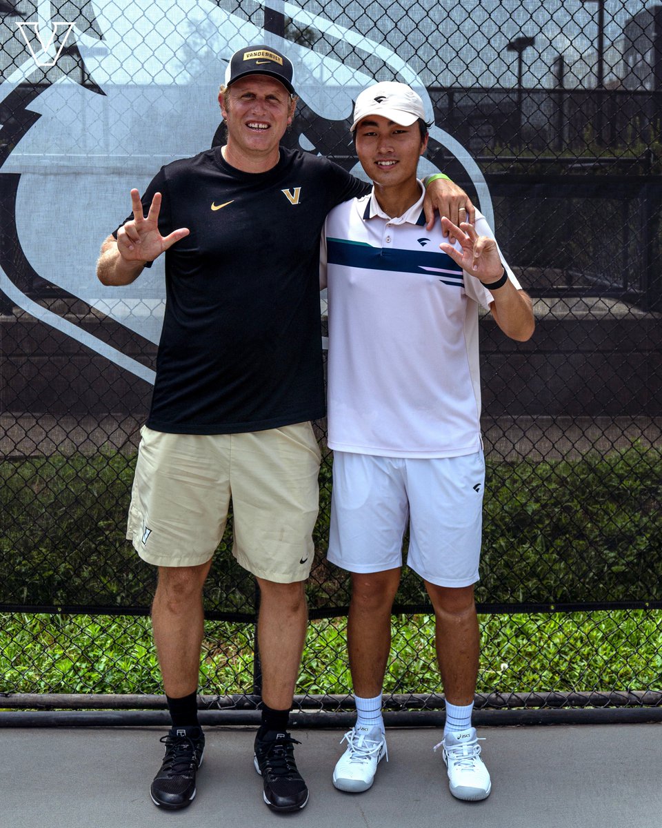 VandyMTennis's tweet image. First pro tourney win 👀
Roh Hoyoung is your @ITFTennis M25 Louisville singles champion ‼️
#FightDores ⚓️⬇️