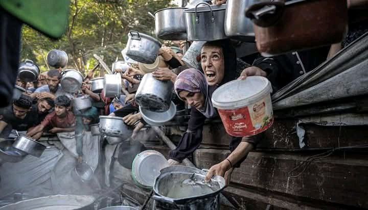 أعلنت وزارة الصحة في غزة استشهاد أكثر من 900 فلسطيني -بينهم 71 طفلا- بسبب الجوع وسوء التغذية، إضافة إلى 6 آلاف مصاب من الباحثين عن لقمة العيش منذ بدء حرب الإبادة الإسرائيلية على القطاع.
#غزه_تموت_جوعاً