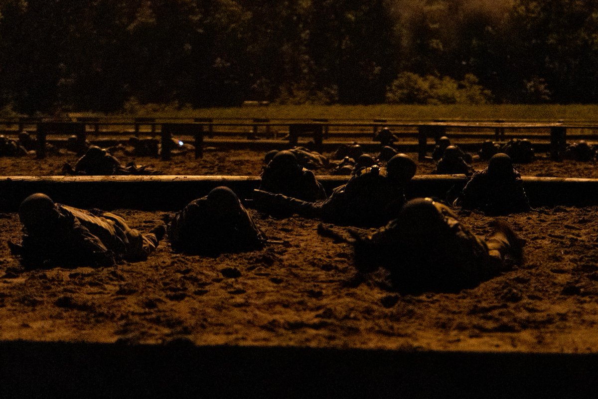 ArmyROTC's tweet image. 1st Regiment #BasicCamp Cadets crawl under fire as they conquer the Night Infiltration Course (NIC) at #CST2025
Cadets undergo a training exercise where they crawl 100 meters under live machine gun fire.
馃摳: Ayden D., Murray State University, CST Public Affairs Office