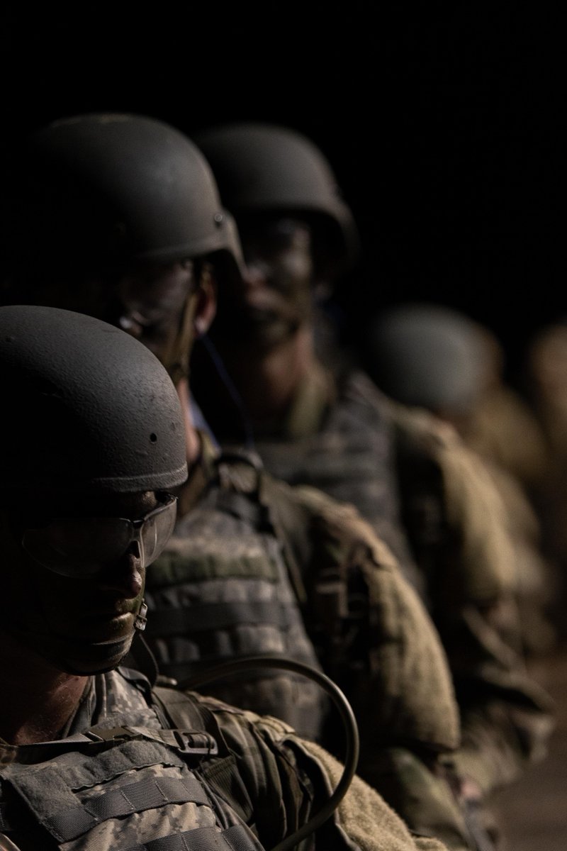 ArmyROTC's tweet image. 1st Regiment #BasicCamp Cadets crawl under fire as they conquer the Night Infiltration Course (NIC) at #CST2025
Cadets undergo a training exercise where they crawl 100 meters under live machine gun fire.
馃摳: Ayden D., Murray State University, CST Public Affairs Office