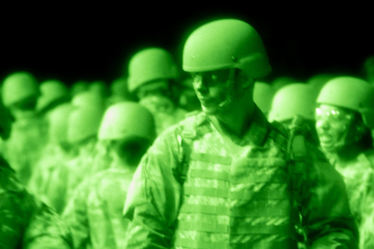 ArmyROTC's tweet image. 1st Regiment #BasicCamp Cadets crawl under fire as they conquer the Night Infiltration Course (NIC) at #CST2025
Cadets undergo a training exercise where they crawl 100 meters under live machine gun fire.
馃摳: Ayden D., Murray State University, CST Public Affairs Office