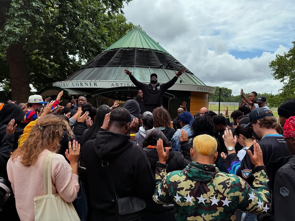 PhilipAMitchell's tweet image. “Go into all the world and proclaim the gospel to the whole creation.” ~ Jesus
Impromptu London Pop Up. Hyde Park. Many tears. Many prayers. Many testimonies of impacted lives and a Gospel unchained to a building.
Overwhelmed at what we experienced today with hundreds of…
