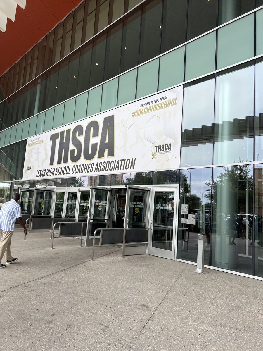 Israel Harper (@coachharper_6) on Twitter photo Day 1️⃣ of THSCA Coaching School starting off great!
Ran into SMU HC <a href="/rhettlashlee/">Rhett Lashlee</a> 🔥
Let Em’ Run 🐎 x Pony Up 🐎
<a href="/THSCAcoaches/">THSCA</a> <a href="/MBHSBroncos/">McKinney Boyd Athletics</a> Day 1️⃣ of THSCA Coaching School starting off great!
Ran into SMU HC <a href="/rhettlashlee/">Rhett Lashlee</a> 🔥
Let Em’ Run 🐎 x Pony Up 🐎
<a href="/THSCAcoaches/">THSCA</a> <a href="/MBHSBroncos/">McKinney Boyd Athletics</a>