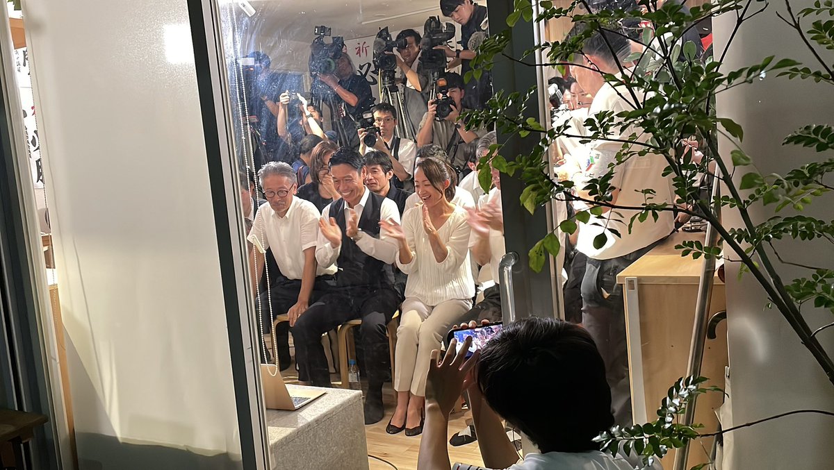 junko_aichi3's tweet image. 杉本じゅんこ事務所
大変手狭のため、マスコミの皆さんにはご不便をおかけしました。ご声援いただいた支援者の皆様にも外で待っていただきました。多くの方に当確に立ち会っていただきました！

#日本ファースト参政党
#杉本じゅんこ