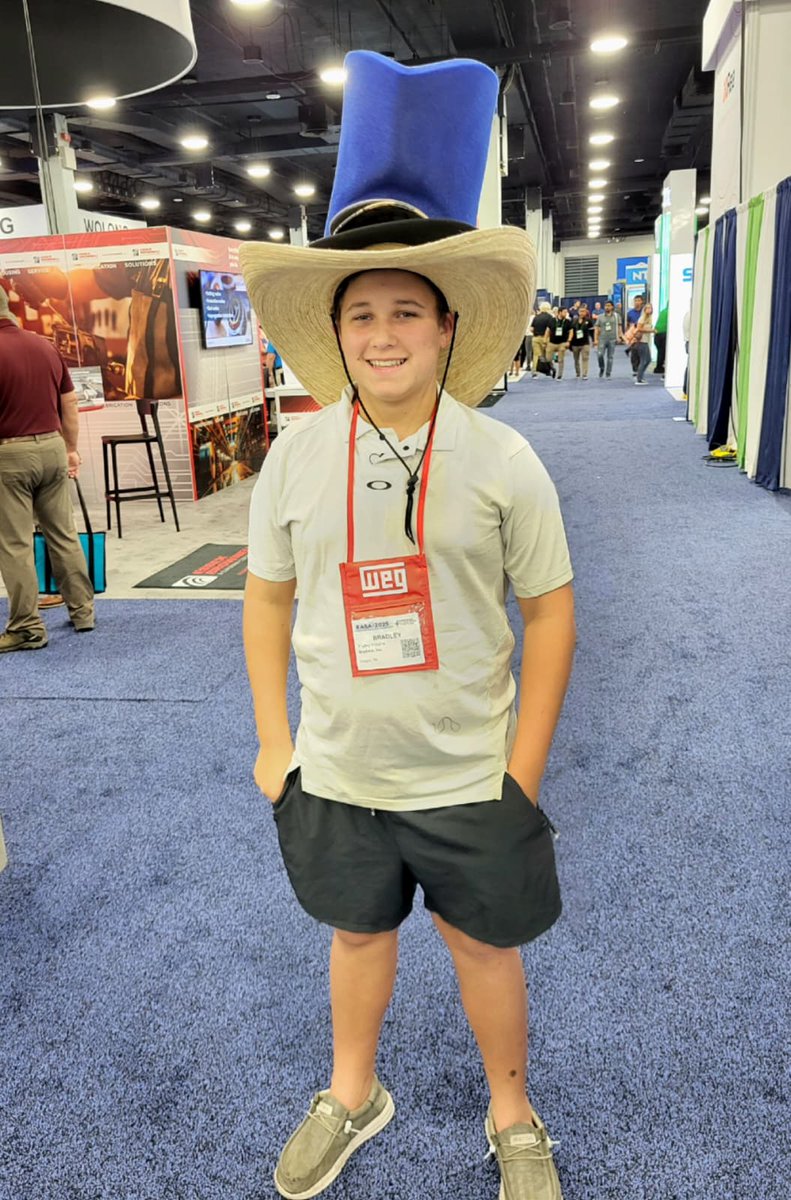 ElecAppMag's tweet image. The Nashville swag is especially 👍 this year!
And, three hats - sign of a true leader!
#EASA2025 @easahq #EASA25
@BradleysMotors 💯