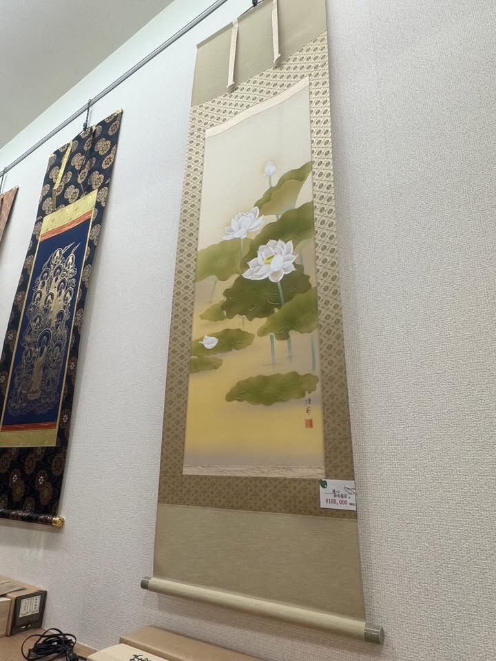 蓮の花掛軸 蓮の花は6月~8月が見頃で花ことばは「清らかな心」 仏教