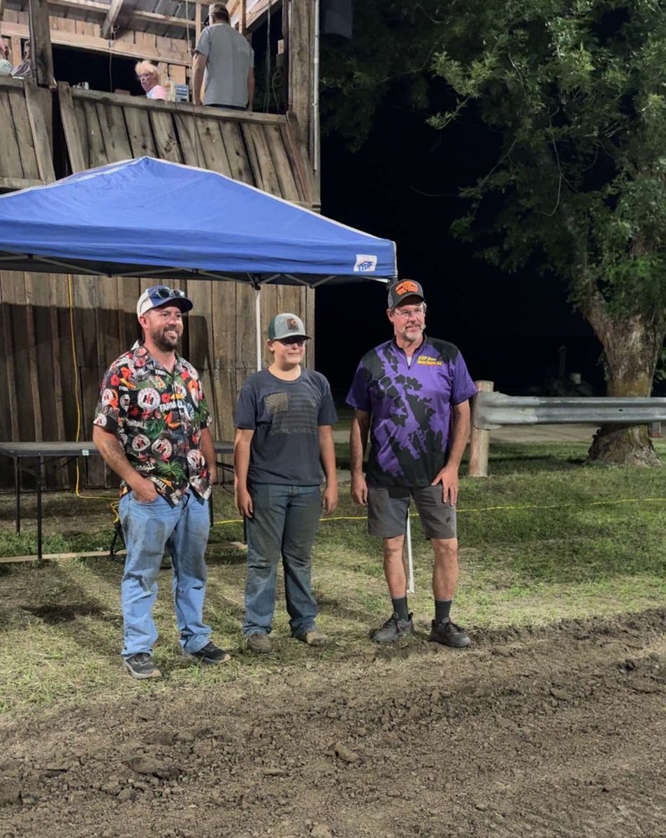 mooreb86's tweet photo. The oldest is becoming quite the tractor puller. He got 2nd in his jackpot class and won back his hook fees. He hangs right in there with the best of them, but he does have a pretty great coach and tractor builder! #boymom https://t.co/goNJBcS4fW