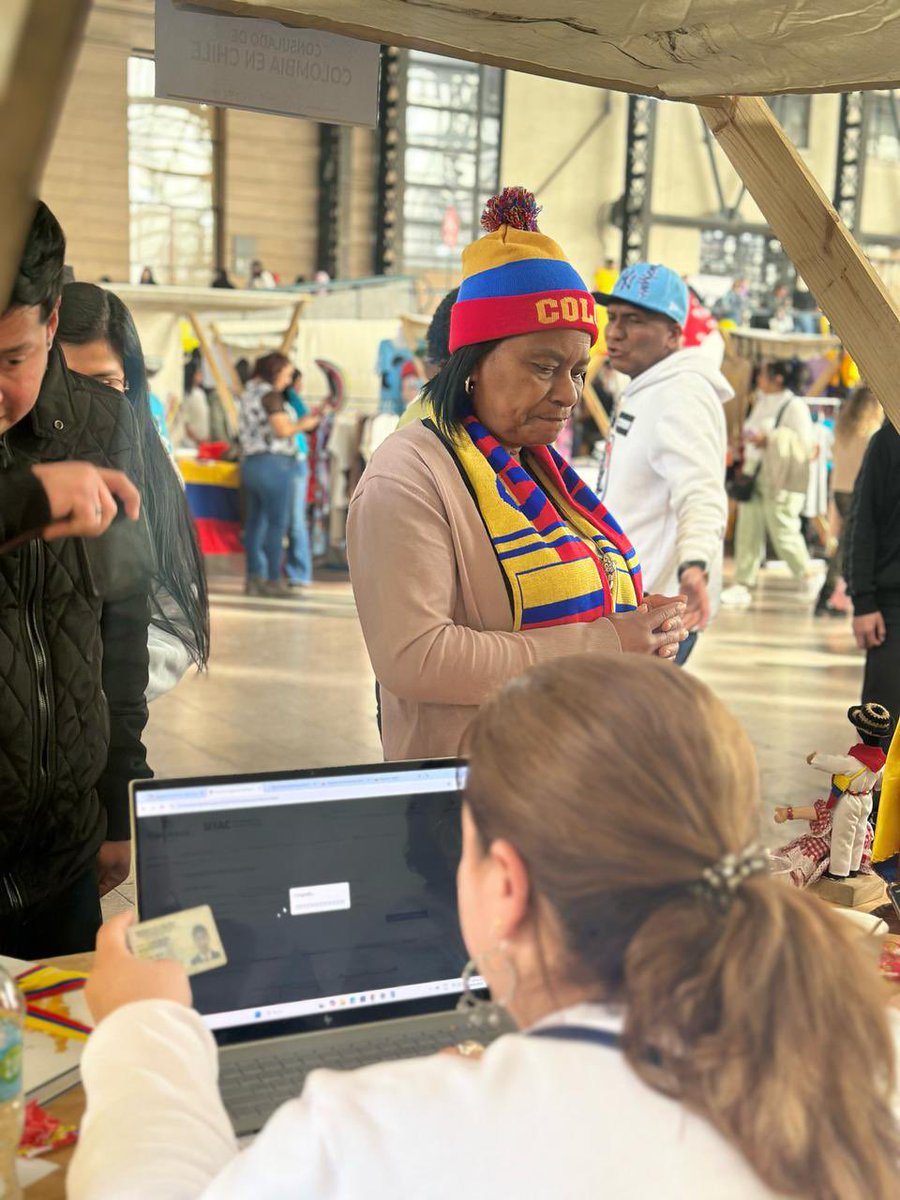 Consulado General de Colombia en Santiago tweet media