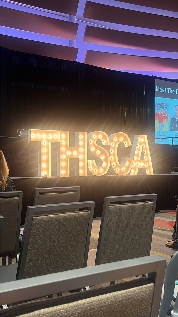 “Leadership doesn’t stop at the gym door”
-Annalicia Ramirez 

If you’re doing it right, you are leading in all areas at all times 💛

#PoweringGirlsForward 
#CoachingSchool 
<a href="/THSCAcoaches/">THSCA</a>