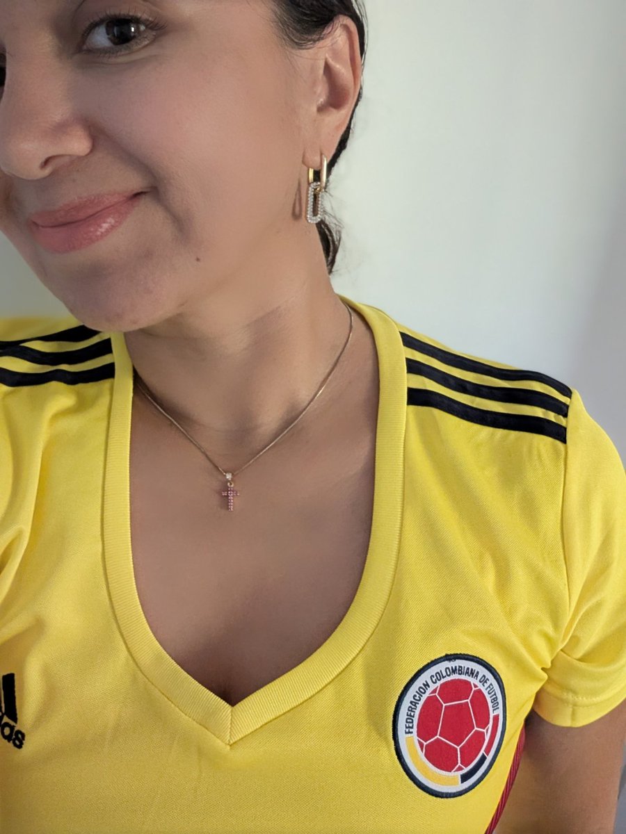 luvincrimson's tweet image. Colombia celebra su independencia.
Y yo celebro haber escrito una historia con corazón colombiano. 🇨🇴
✈️ Una Segunda Oportunidad Para Volar
Por Love in Crimson
a.co/d/9KojjaU
#20DeJulio #RomanceColombiano #BookLovers #loveincrimson #autoracolombiana #LibrosRecomendados