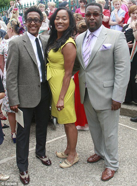 Ziggys_Duck's tweet image. This pic was taken at Dominic West’s wedding. Andre Royo is 4 years sober. Sonja Sohn and Wendell Pierce have invested millions into Baltimore. The Wire wasn’t just a show. It changed the actors lives forever. They are a family.