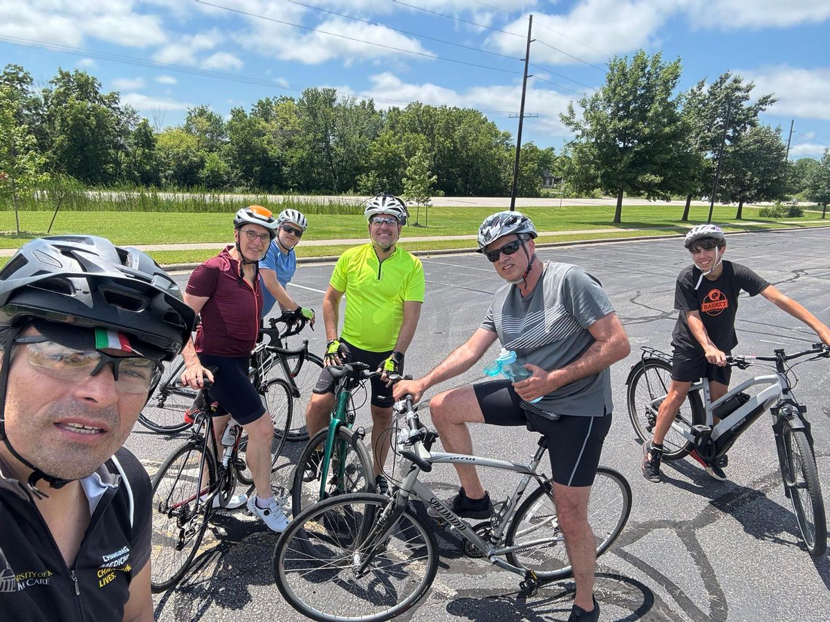 CerebrovascLab's tweet image. After a full week of hard work and research alongside great collaborators, nothing beats a 70-mile ride through the beautiful Iowa 🚴♂️
Grateful for the science, the teamwork and the recovery miles.
#CyclingLife #IowaViews #WorkHardRideHard #NeuroResearchRecharge @esamaniego…